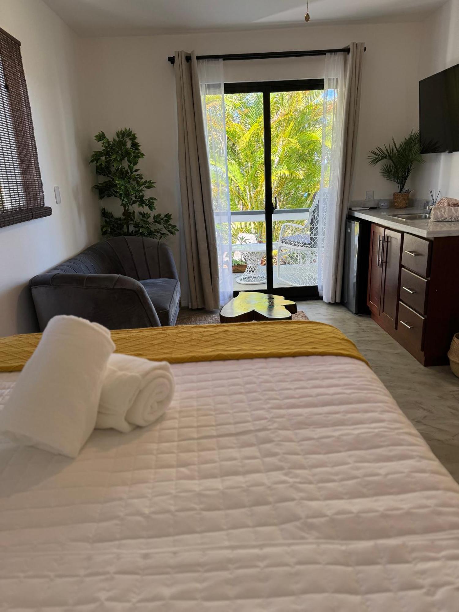 Catalina, Cabrera Oceanview Multi 2 Bd 2 Bath Condo Units With Balcony And Pool ภายนอก รูปภาพ